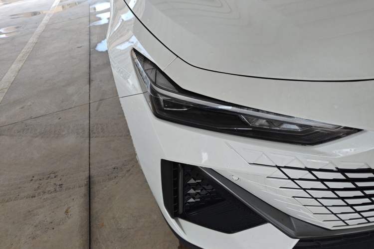 Used CHANGAN UNI-V 2022 1.5T Prestige Version
