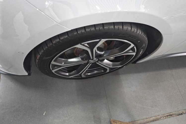 Used Nio ET5T 2023 75 kWh Touring Left Front Wheel Hub