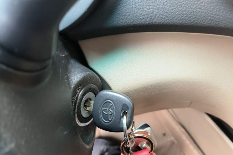 Used Toyota Highlander 2011 2.7L Two-Wheel Drive 5-Seater Elite Edition Vehicle Key