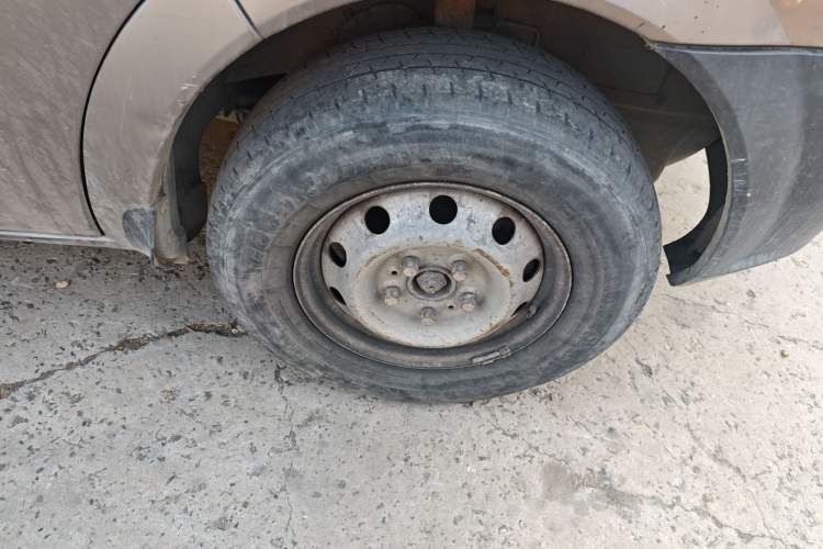 Used SAIC MAXUS Xintu V80 2017 2.5T 5-Speed Manual Aoyuntong National V Short Wheelbase Mid-Roof 5/6/10-Seater
