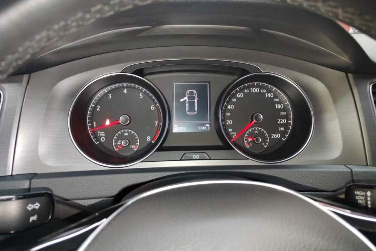 Used Volkswagen Golf 2015 1.4TSI Automatic Luxury Model Instrument Cluster