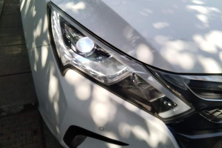 Used BYD Qin New Energy 2014 1.5T Flagship Model Right Front Headlight