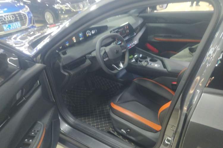 Used CHANGAN UNI-V 2023 1.5T Premium Model
