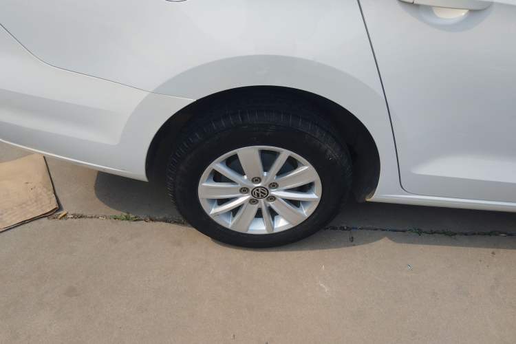 Used Volkswagen Jetta 2017 1.4L Manual Fashion Edition Right Rear Wheel Hub