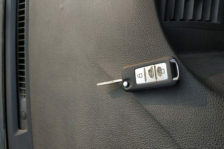 Used Zotye Z300 2014 New Vision 1.5L Manual Luxury Model