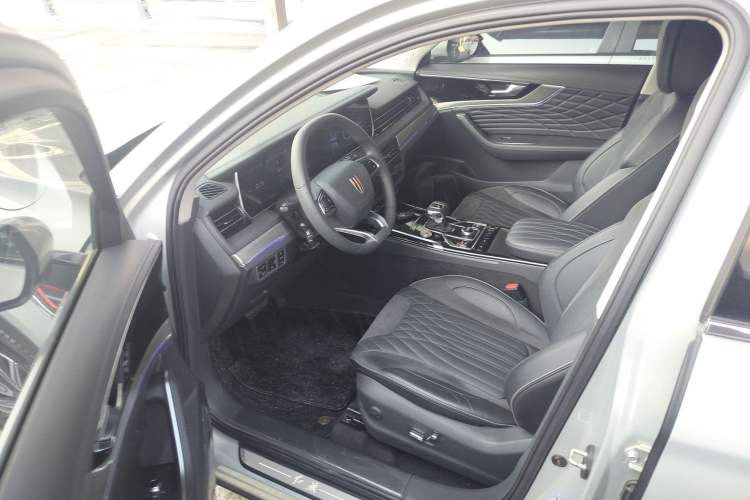 Used Hongqi HS5 2022 Facelifted Version 2.0T Smart Connect Flagship All-Wheel-Drive Edition
