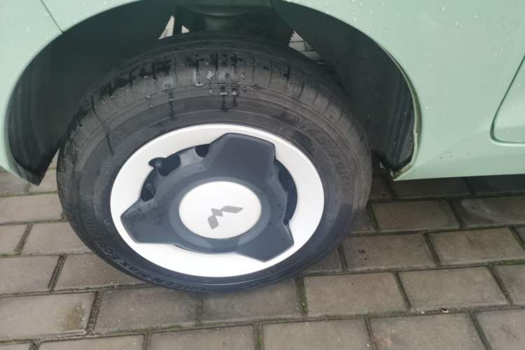 Used Wuling Hongguang MINIEV 2021 Macaron Fashion Edition Lithium-Ion Battery Right Rear Wheel Hub
