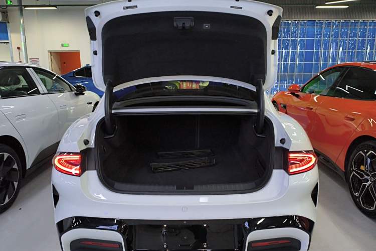 Used Xiaomi Auto SU7 2024 Rear-Drive Ultra-Long Range Advanced Pro-Level Intelligent Driving Version Trunk