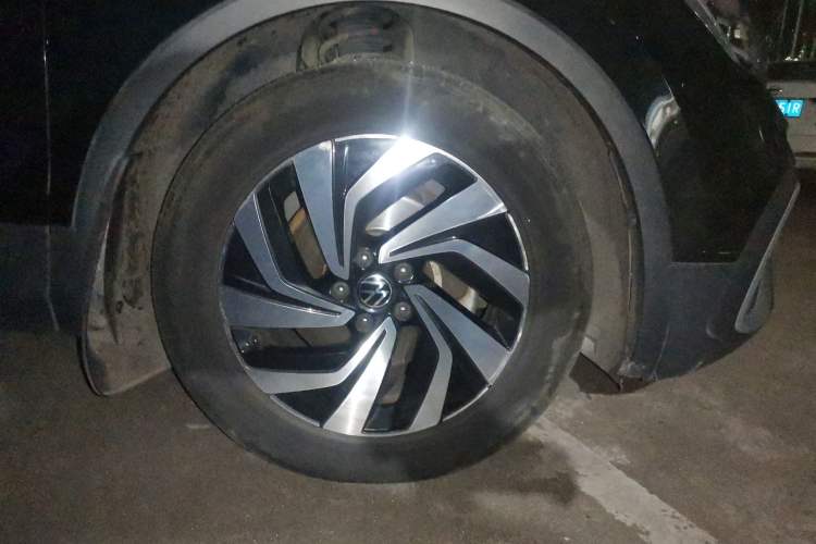 Used Volkswagen Tiguan L 2021 330TSI Automatic Two-Wheel Drive Smart Edition Right Front Wheel Hub