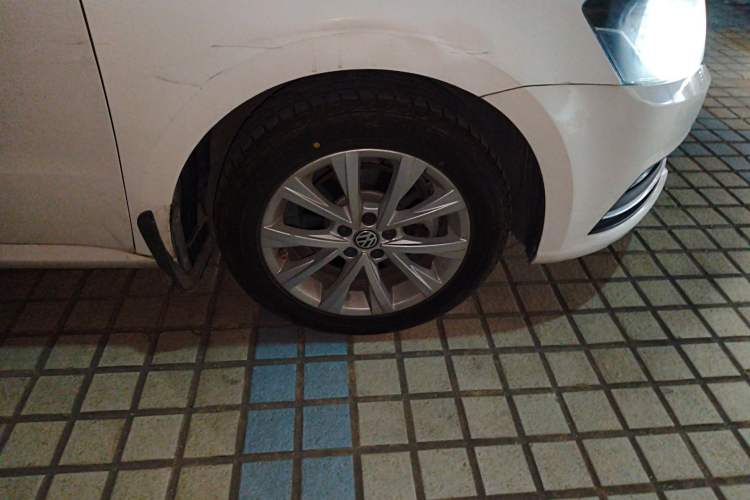 Used Volkswagen Lavida 2015 1.6L Automatic Comfort Edition Right Front Wheel Hub