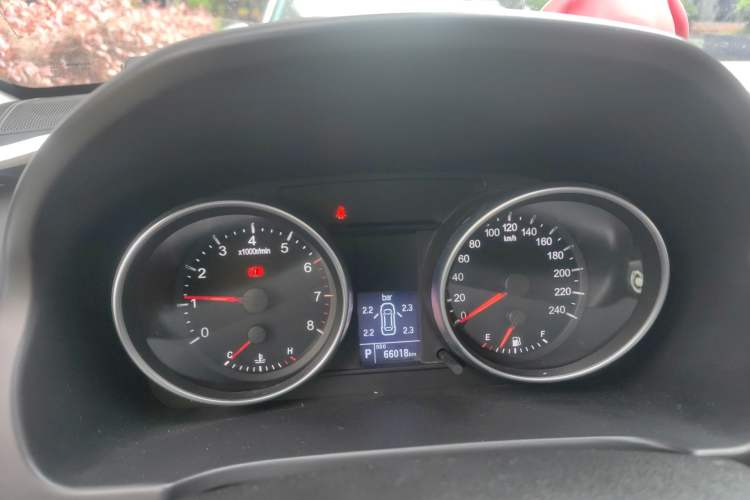 Used Haval H6 2013 Upgraded Model 2.4L Automatic Two-Wheel Drive Prestige Version
