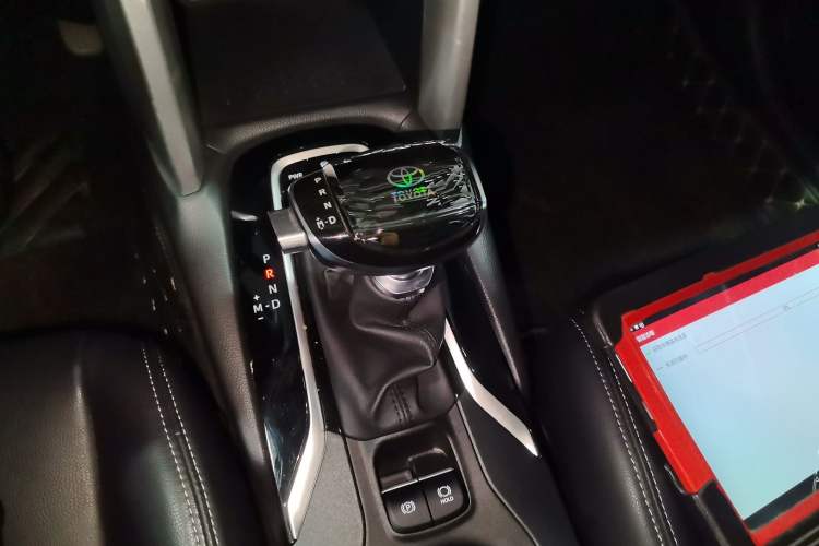 Used Toyota FRONTLANDER 2023 2.0L CVT Elite Edition Gear Lever