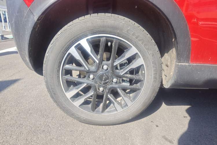 Used Chery QQ Little Ant 2022 Sweet Pink Edition Half-Sugar Version Lithium Iron Phosphate 29.2 kWh 30 kW 301 km Right Rear Wheel Hub