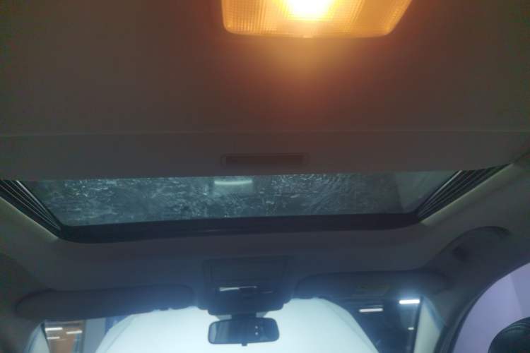 Used Chevrolet Captiva 2015 2.4L Two-Wheel Drive Urban Version 5 Seats Headliner