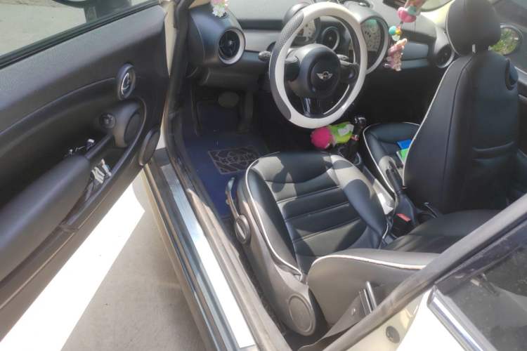 Used MINI 2011 1.6L ONE
