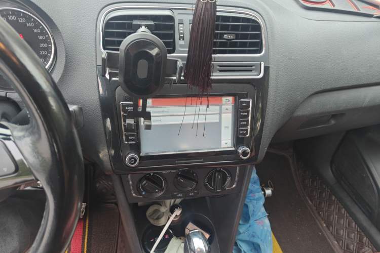 Used Volkswagen Polo 2016 1.6L Automatic Comfort Model
