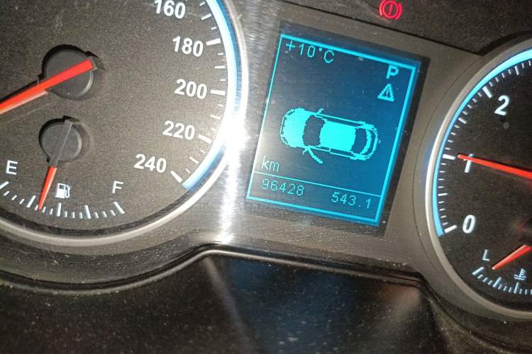 Used Brilliance V5 2016 1.5T Automatic Two-Wheel Drive Smart Version Odometer Close Up