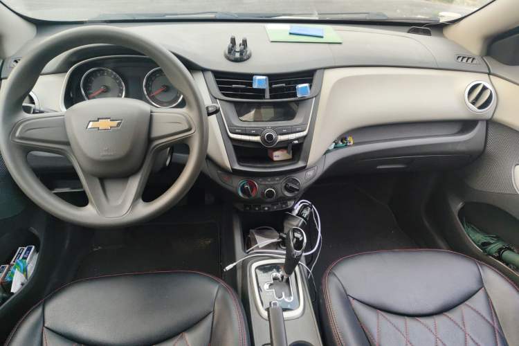 Used Chevrolet Sail 2015 Sail 3 1.3L AMT Ideal Edition Center Console