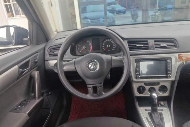 Used Volkswagen Lavida 2013 Revised Classic 1.6L Automatic Fashion Edition Steering Wheel
