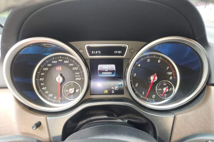 Used Mercedes-Benz GLE 2017 GLE 320 4MATIC Dynamic Model Odometer Close Up