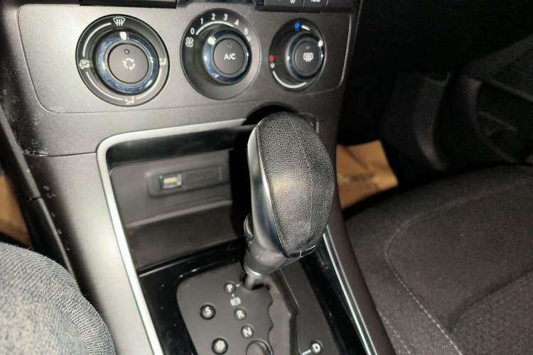 Used Citroen C4 Sega 2018 230THP Automatic Luxury Version Gear Lever