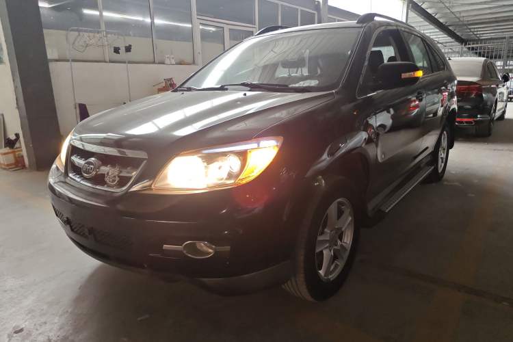 Used BYD S6 2014 2.0L Manual Luxury 5-Seater