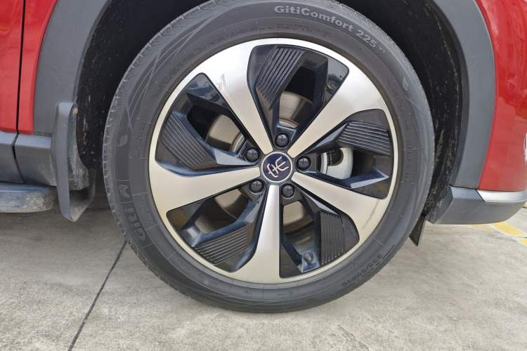 Used BYD Song PLUS New Energy 2021 DM-i 110KM Flagship PLUS Right Front Wheel Hub