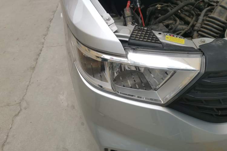 Used Wuling Hongguang V 2019 1.5L Jingqu Edition Sealed-Window Vehicle China VI LAR
