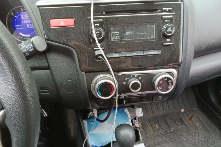 Used Honda Fit 2014 1.5L SE CVT Fashion Model Audio And AC Panel