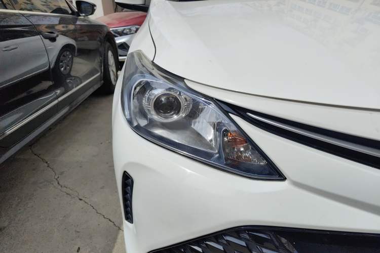 Used Toyota YARiS L Zhi Xuan 2017 1.5E CVT Enhanced Performance Edition Right Front Headlight