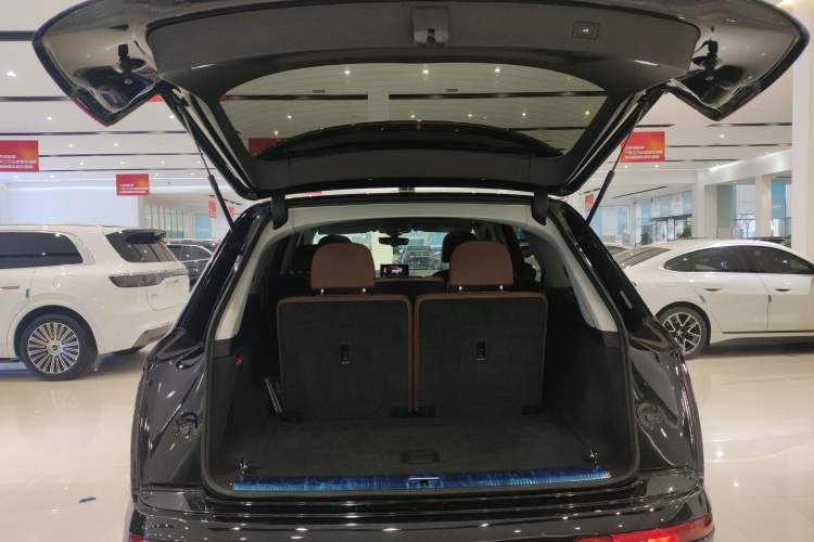 Used Audi Q7 2018 40 TFSI Comfort Model
