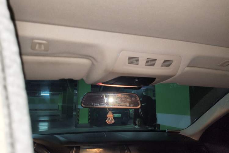 Used BMW 5 Series 2014 520Li Elegant Model
