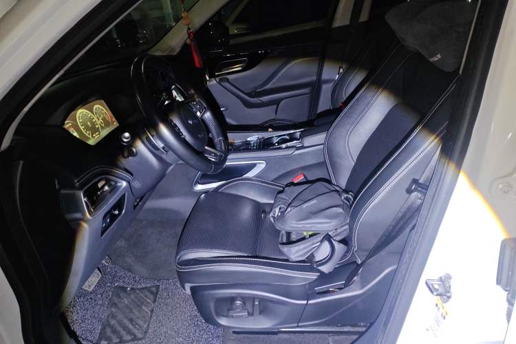 Used Jaguar F-PACE 2016 2.0T Two-Wheel-Drive R-Sport Sport Edition
