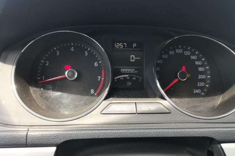 Used Volkswagen Lavida 2015 1.6L Automatic Comfort Edition Odometer Close Up