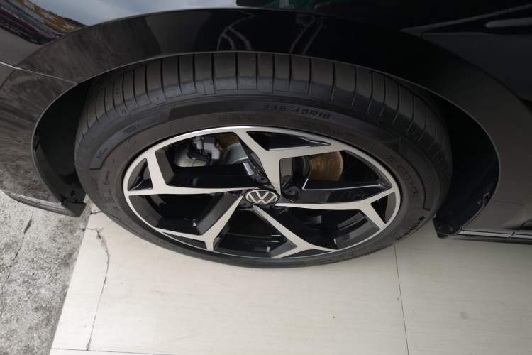 Used Volkswagen Magotan 2025 Revised Version Zhongxiang Edition 330TSI DSG Luxury Trim
