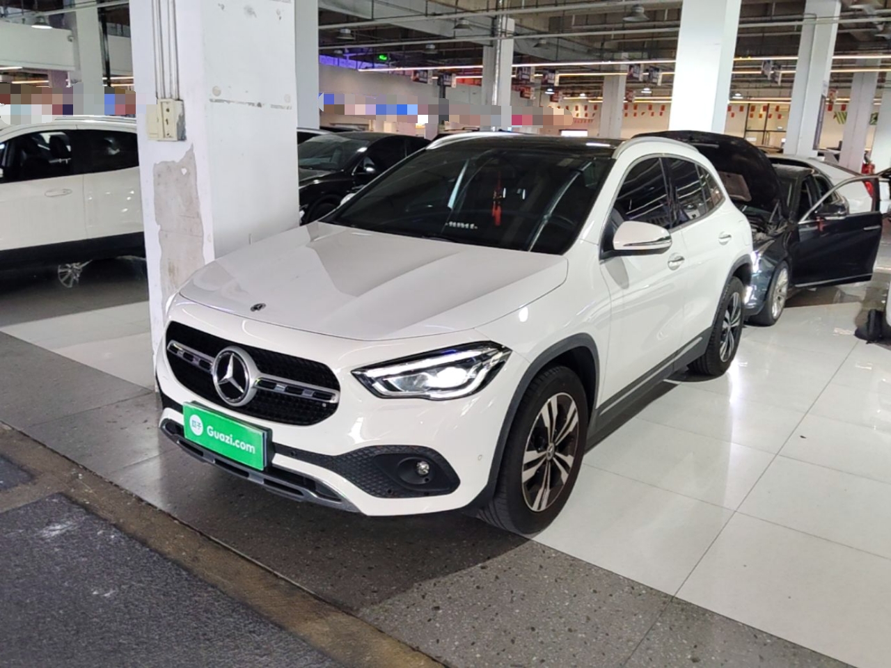 Под передней частью автомобиля