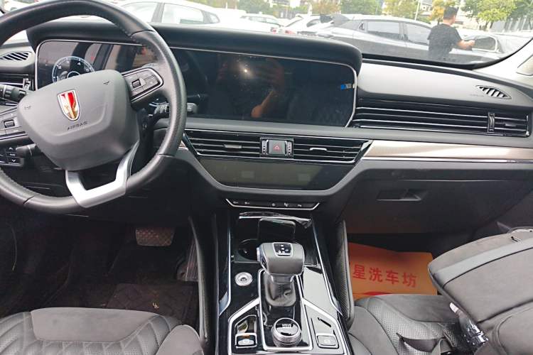 Used Hongqi HS5 2022 Revised Version 2.0T Smart Connect Flagship Edition Audio And AC Panel