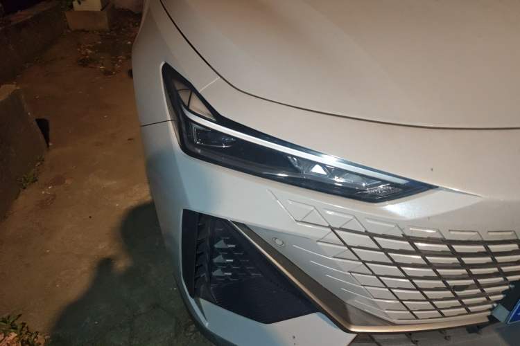 Used CHANGAN UNI-V 2022 1.5T Prestige Version
