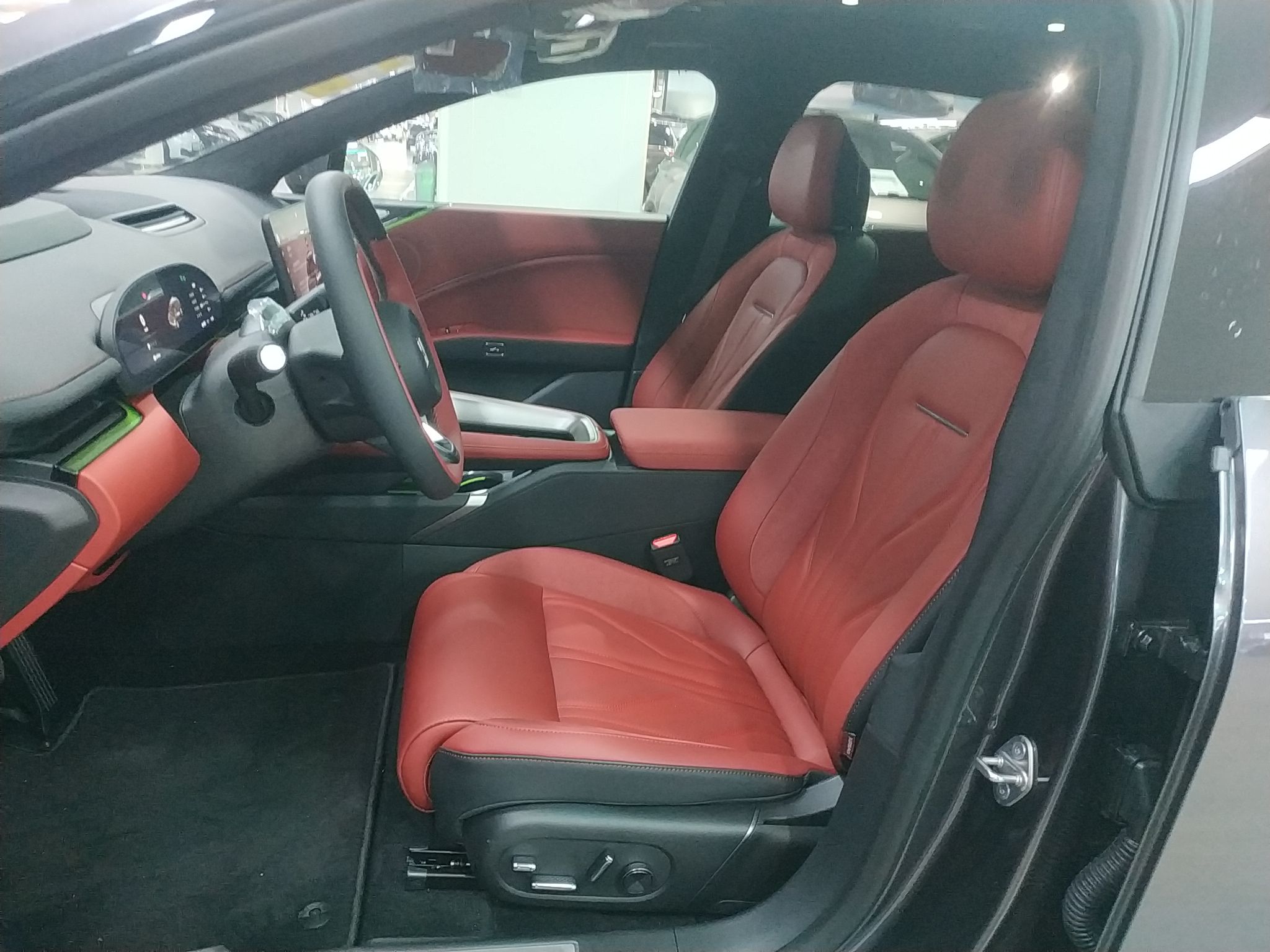 Переднее сиденье в автомобиле