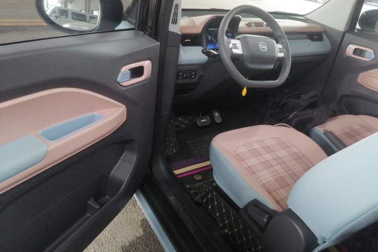 Used Chery QQ Ice Cream 2022 170km Sundae Phosphate Lithium-Ion Driver Seat