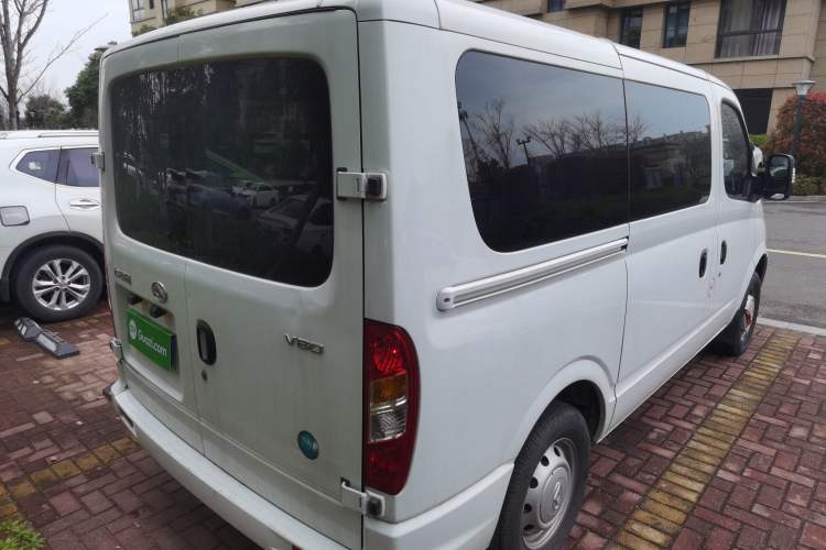 Used SAIC MAXUS Xintu V80 2023 2.0T Manual Classic Aoyuntong Short Wheelbase Ultra-Low Roof 5/6-Seater
