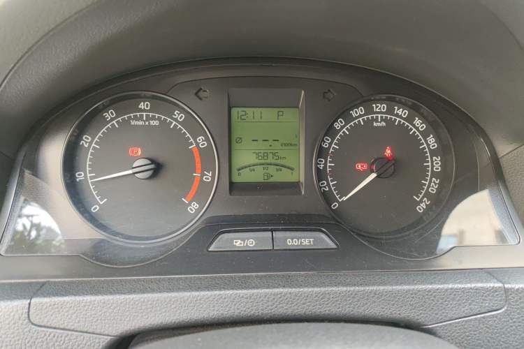 Used Skoda Rapid 2015 1.6L Automatic Smart Selection Model
