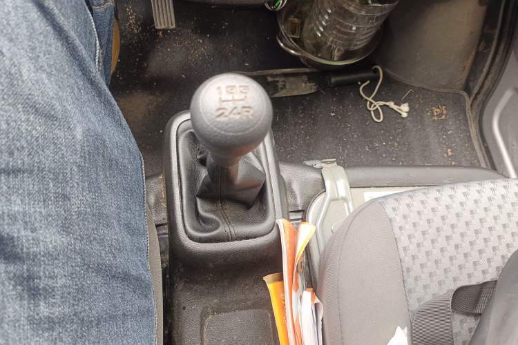 Used Wuling Zhiguang Small Truck 2023 1.5L Double-Cab LAR Gear Lever
