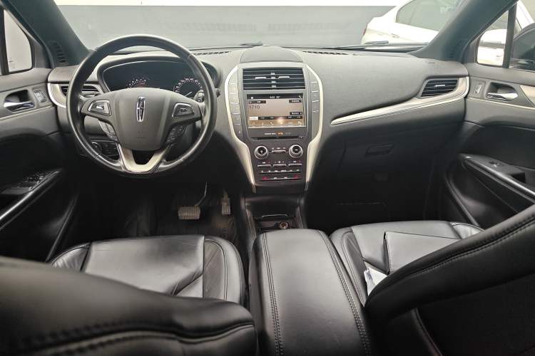 Used Lincoln MKC 2017 2.0T Two-Wheel Drive Deluxe Edition Center Console