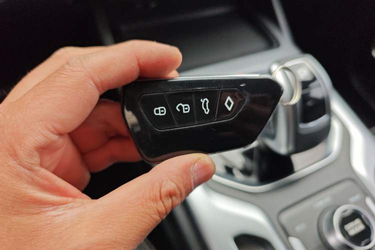 Used Geely Auto Haoyue 2020 1.8TD DCT Luxury 7-Seater Vehicle Key