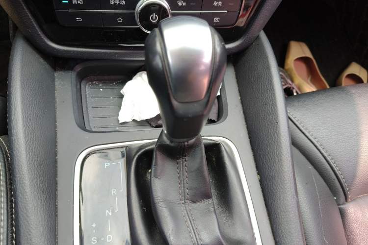 Used BYD Song MAX 2017 1.5T Automatic Smart Connect Prestige 7-Seater Gear Lever