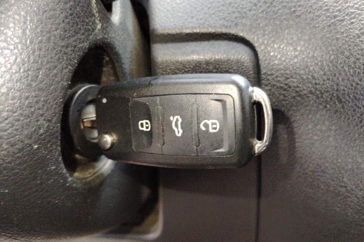 Used Volkswagen Polo 2011 1.6L Automatic ZhiKu Edition Vehicle Key