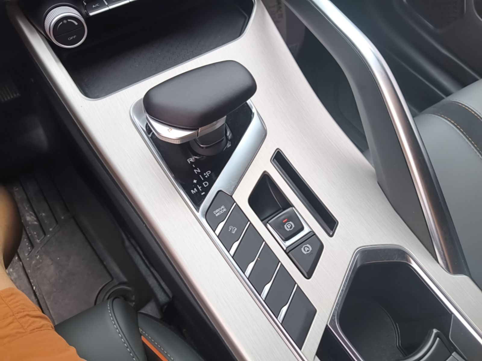 Geely Auto Coolray 2023 1.5T DCT Platinum Edition — снимка 18