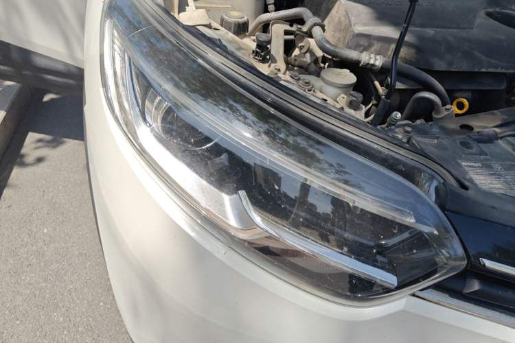 Used Renault Kadjar 2017 2.0L Two-Wheel Drive Comfort Edition Right Front Headlight