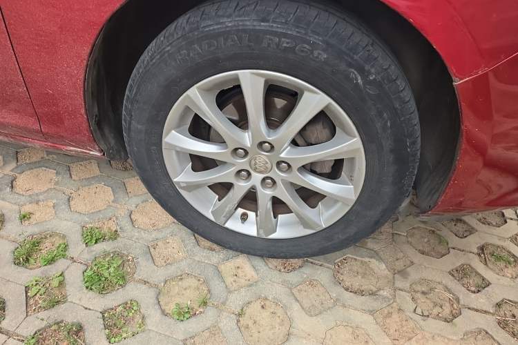 Used Buick GT 2013 XT 1.6L Automatic Fashion Edition Right Front Wheel Hub